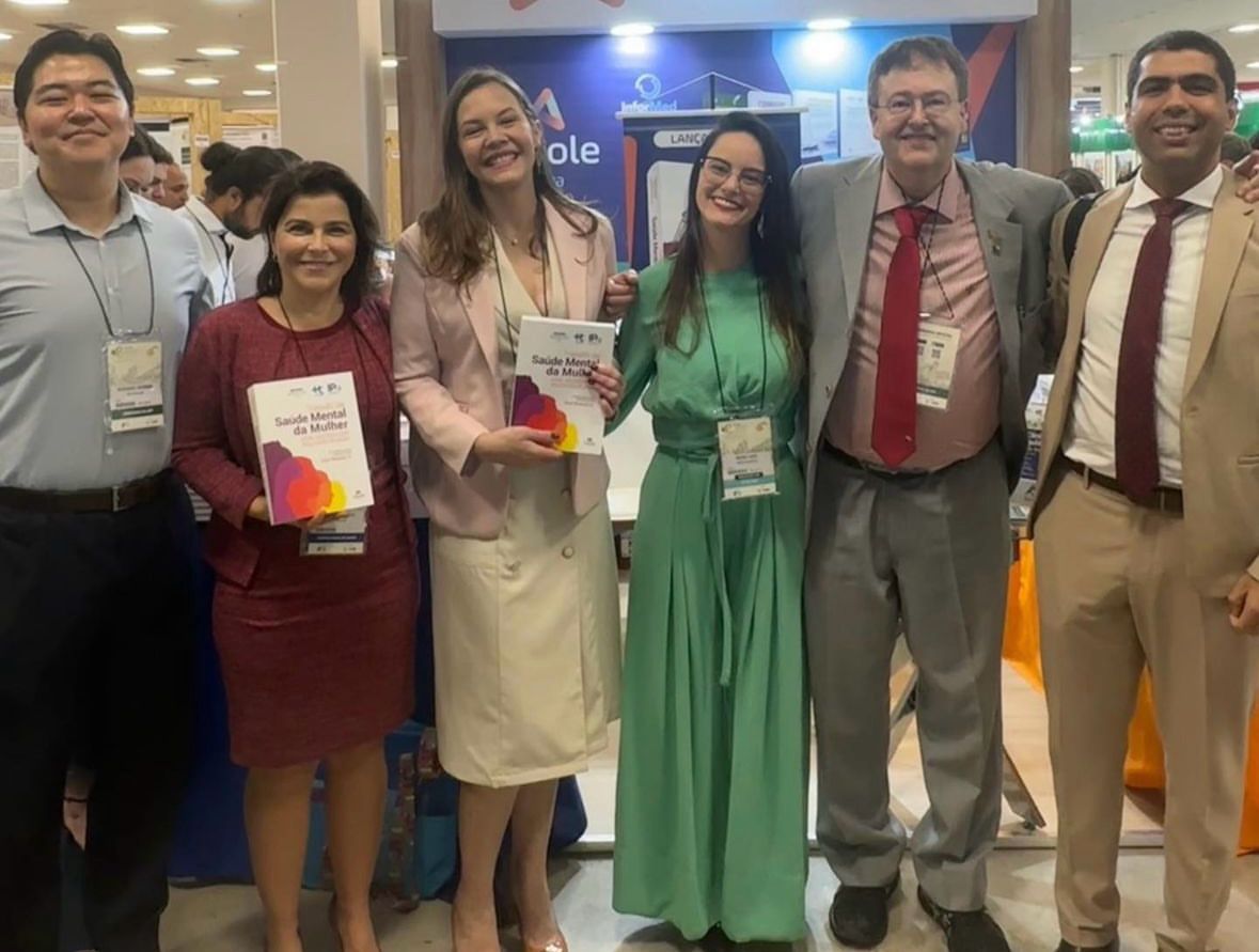 Participação como coautora em capítulo sobre saúde mental