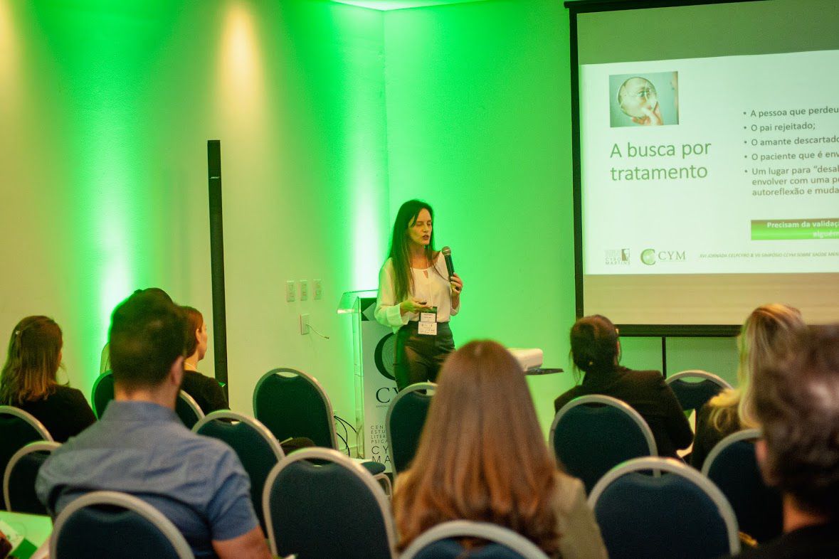 Dra. Rachel Nery em palestra no CYM